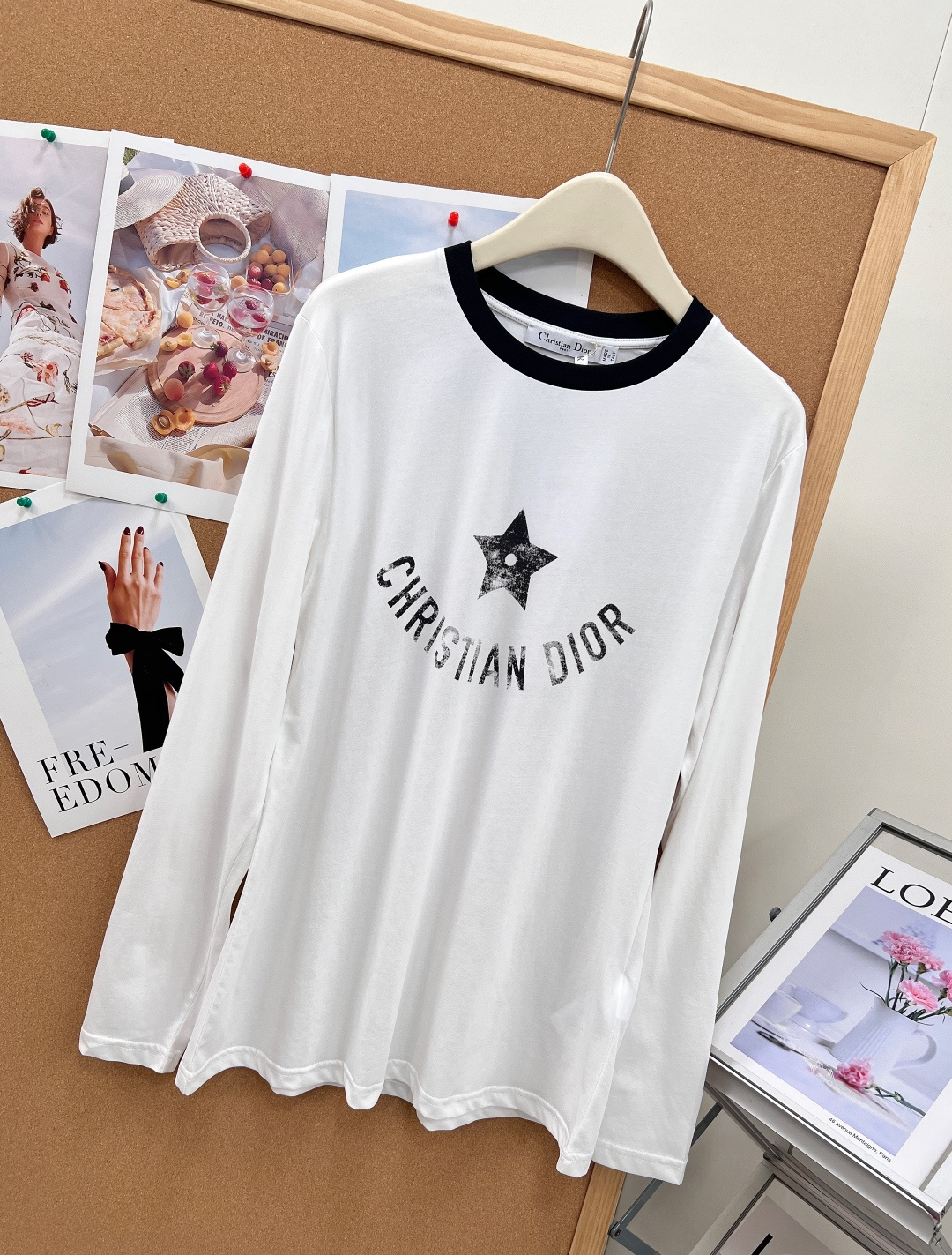 🆕DIOR26春夏五星做旧印花长袖T恤,复古标志性印花,胸前弧形环绕品牌字母+中心做旧磨白五角星印花,水 🆕DIOR26春夏五星做旧印花长袖T恤,复古标志性印花,胸前弧形环绕品牌字母+中心做旧磨白五角星印花,水