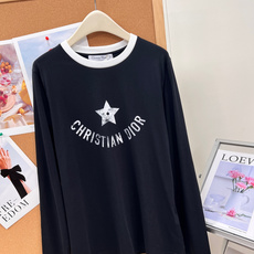 🆕DIOR26春夏五星做旧印花长袖T恤,复古标志性印花,胸前弧形环绕品牌字母+中心做旧磨白五角星印花,水 🆕DIOR26春夏五星做旧印花长袖T恤,复古标志性印花,胸前弧形环绕品牌字母+中心做旧磨白五角星印花,水