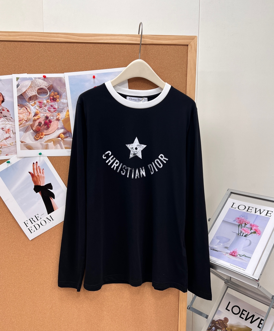 🆕DIOR26春夏五星做旧印花长袖T恤，复古标志性印花，胸前弧形环绕品牌字母+中心做旧磨白五角星印花，水
