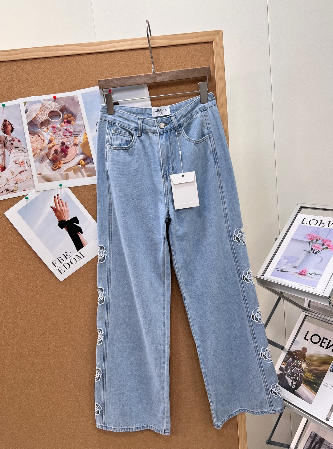 🆕CHANEL26夏季新品小香风镂空刺绣直筒牛仔裤👖，镂空刺绣设计，超薄纯棉透气牛仔面料，镂空logo简约透气，微微弹力
