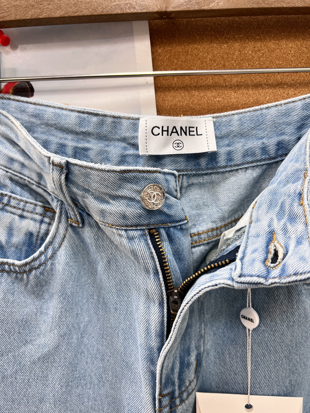 🆕CHANEL26夏季新品小香风镂空刺绣直筒牛仔裤👖，镂空刺绣设计，超薄纯棉透气牛仔面料，镂空logo简约透气，微微弹力