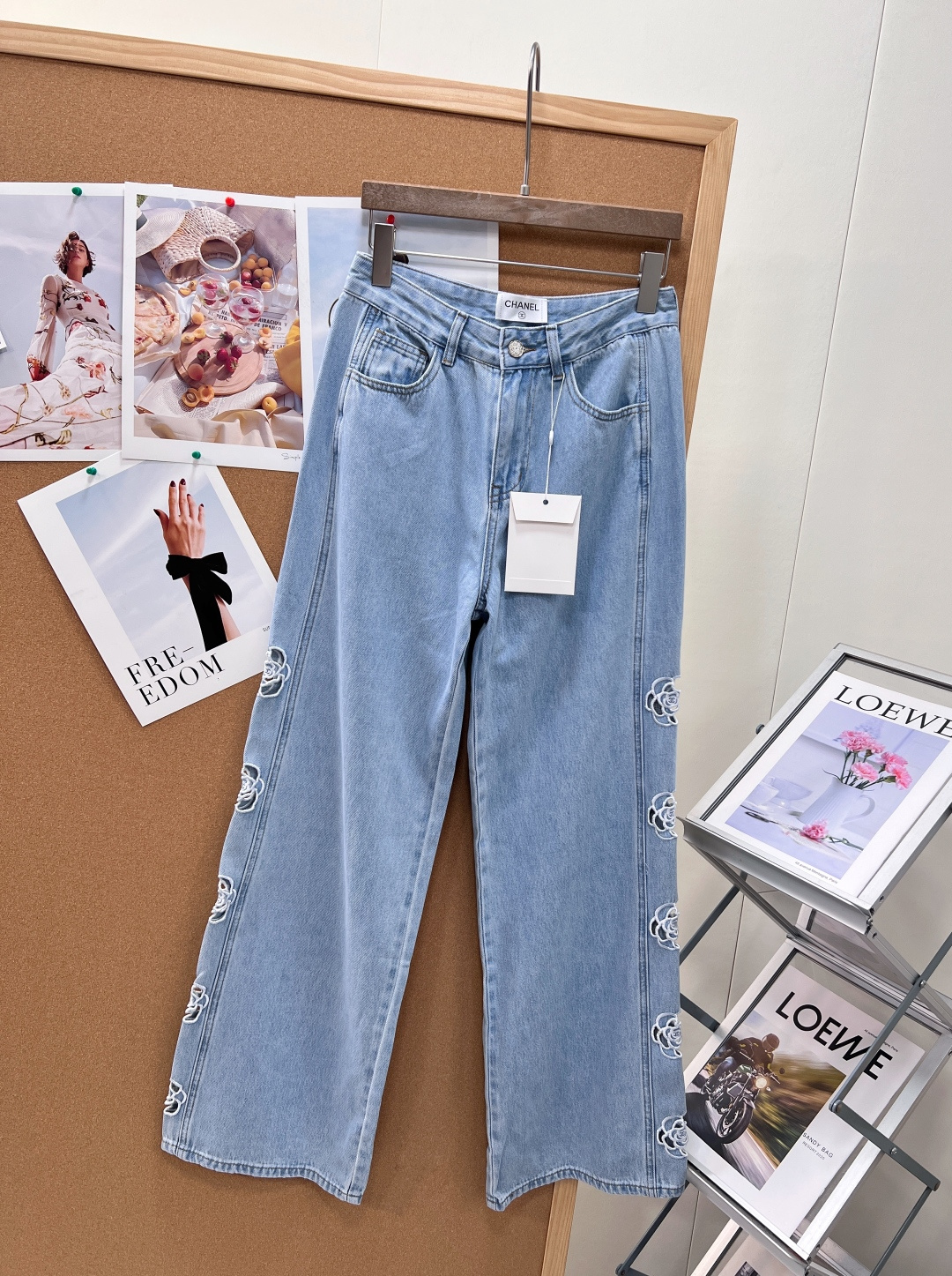 🆕CHANEL26夏季新品小香风镂空刺绣直筒牛仔裤👖，镂空刺绣设计，超薄纯棉透气牛仔面料，镂空logo简约透气，微微弹力