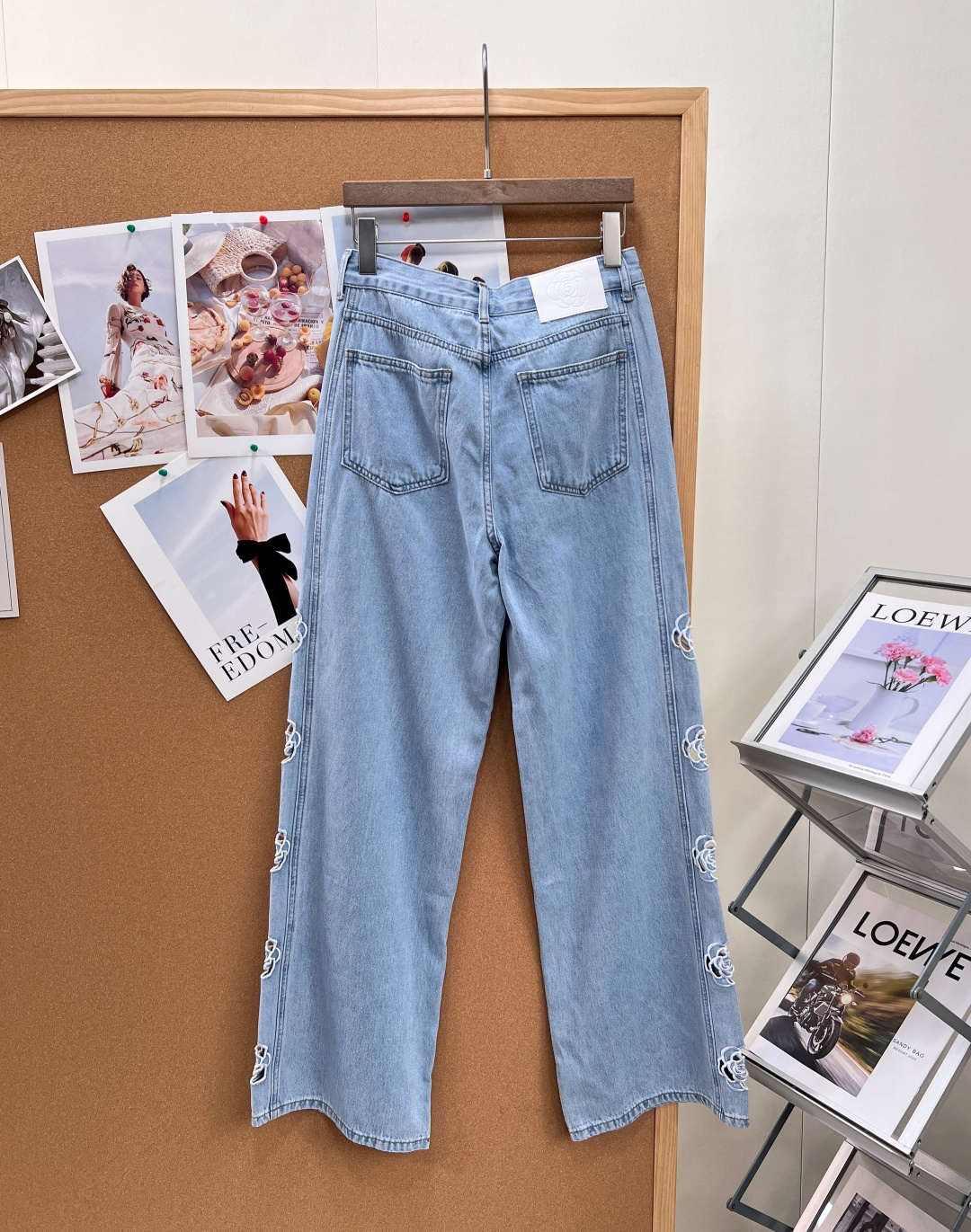 🆕CHANEL26夏季新品小香风镂空刺绣直筒牛仔裤👖，镂空刺绣设计，超薄纯棉透气牛仔面料，镂空logo简约透气，微微弹力