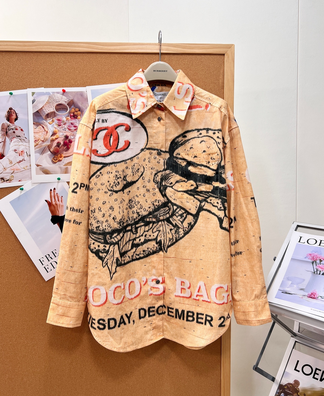 NO:932777,Chanel Retro Hamburg Newspaper Printed Shirt is the same style of retro flowered shirt as the famous celebrity. The original 1:1 pattern is developed to completely restore the vintage newspaper distressed print from the show, with its own American retro street atmosphere!  The base has an aged light khaki yellowed washed texture, and the whole garment is covered with burger graffiti, retro English slogans, and double C logo combination printing. The old and worn printing process has a retro pictorial atmosphere, and it is not a niche style. Classic lapels + full-open metal button placket, loose shoulder and long-sleeved version, oversize tailoring to hide the flesh, suitable for couples of the same style.  We select light and breathable cotton-like fabrics, which are soft but not stiff. Wear them casually and relaxedly when worn alone. They are very layered when worn with a white T-shirt, layered vests, and suits outside. American retro style + light luxury fragrance collide, and can be worn for daily outings, store visits, and casual commuting. The same style of celebrities can directly bring out the atmosphere!  All three standards are complete, and the goods will be shipped in large quantities!  Size sml code,,chanel,versace,shirts,business suit,19860909Chanel复古汉堡报纸印花衬衫太出圈明星同款复古花衬衫,原版1:1打版开发,完整还原秀场复古报纸做旧印花,自带美式复古街头氛围感！ 基底做旧浅卡其泛黄水洗质感,整衣铺满汉堡涂鸦、复古英文标语、双C标识组合印花,做旧磨损印花工艺,复古画报氛围感拉满,小众不撞款. 经典翻领+全开金属纽扣门襟,宽松落肩长袖版型,oversize剪裁藏肉显瘦,男女同款情侣穿搭适配. 甄选轻薄透气棉感面料,柔软不硬挺,单穿随性松弛,内搭白T、叠穿马甲、外搭西装都很有层次. 美式复古+轻奢香风碰撞,日常出街、探店拍照、休闲通勤都能穿,明星同款氛围感直接拉满！三标齐全,大货出！ 尺码sml 编码,,chanel,versace,shirts,business suit,,Women's clothing