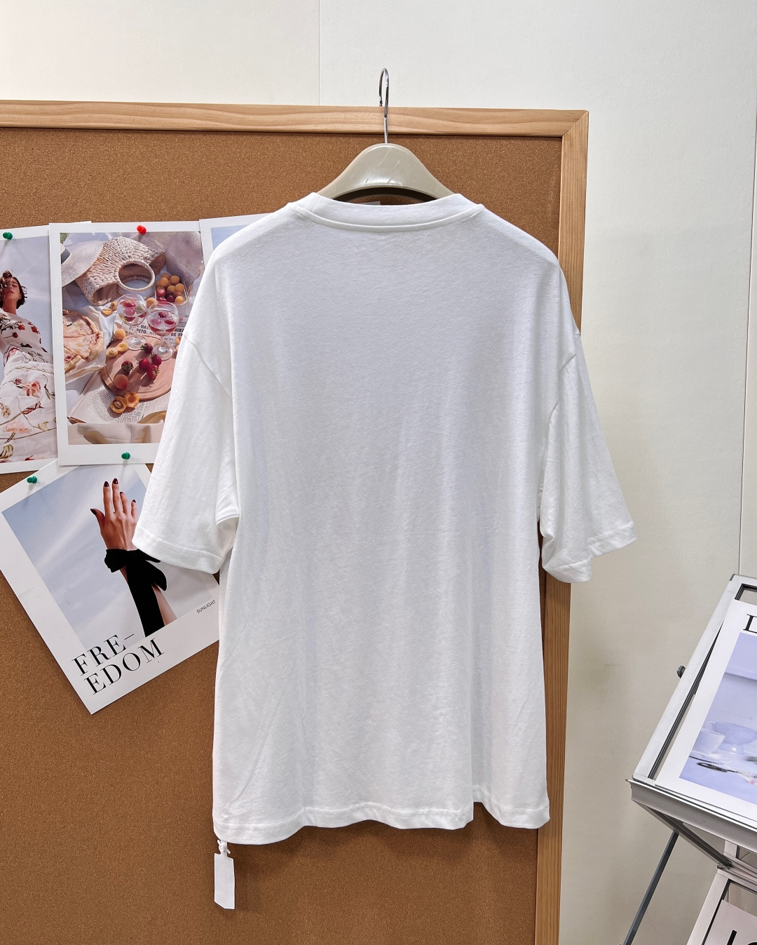 🆕Acne Studios 1996暗纹字母印花短袖T恤🤍年度百搭神款基础白T，男女同款宽松落肩版型，不挑身材不挑风格，