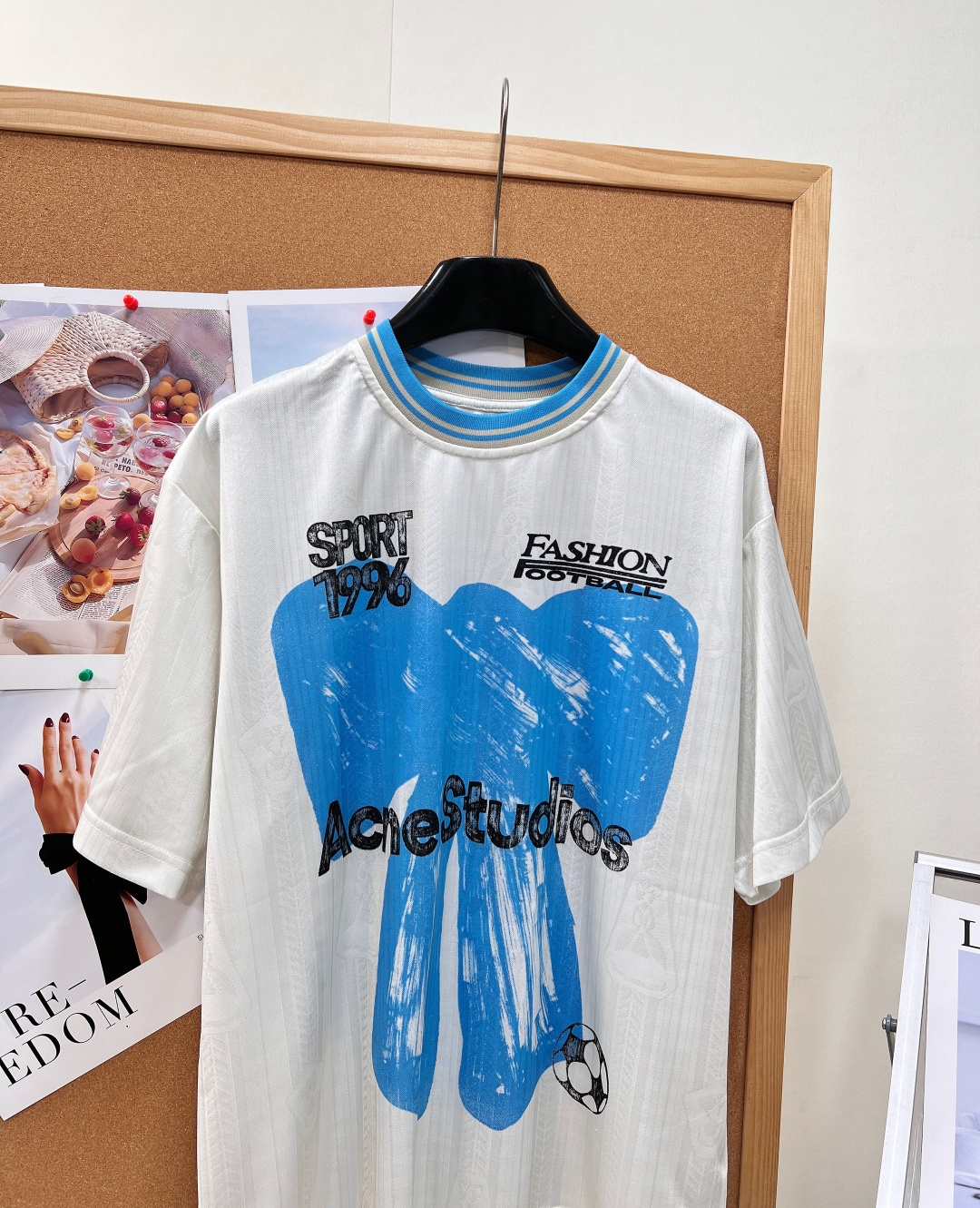 🆕ACNE STUDIO 世界杯限定足球系列1996做旧蝴蝶结印花运动球衣短袖T恤 融合斯德哥尔摩极简美学与复古足球运动