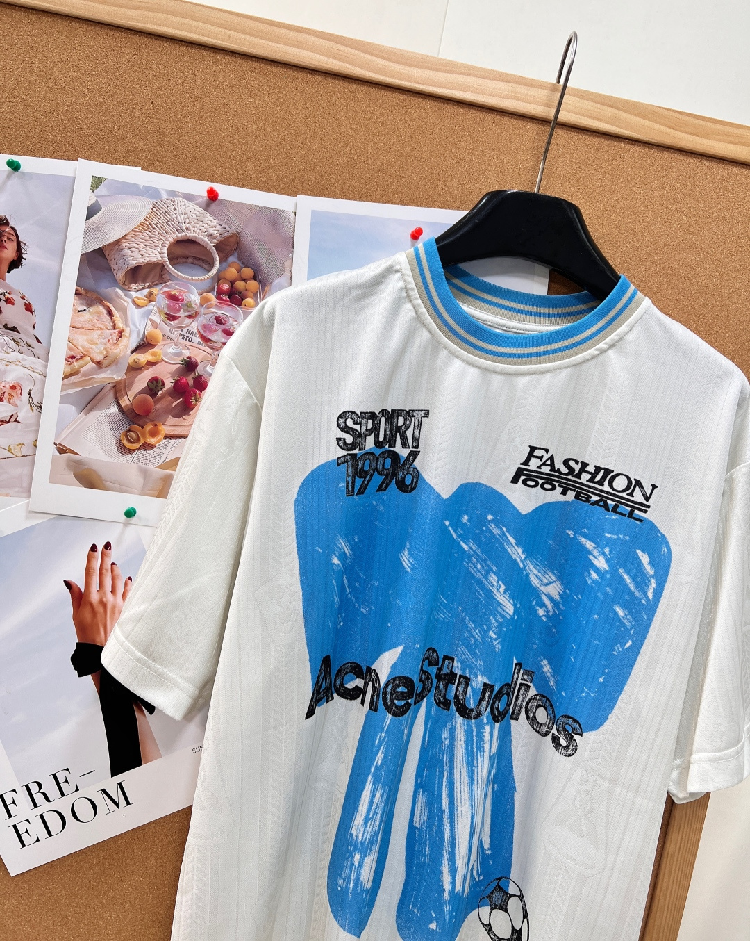 🆕ACNE STUDIO 世界杯限定足球系列1996做旧蝴蝶结印花运动球衣短袖T恤 融合斯德哥尔摩极简美学与复古足球运动