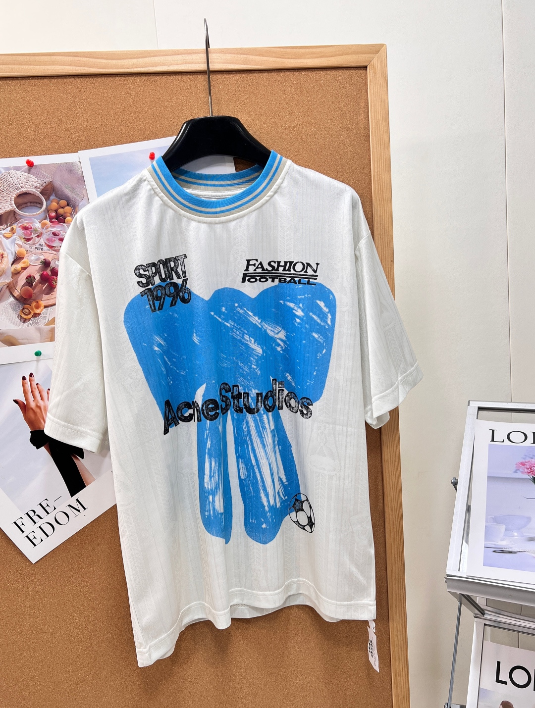 🆕ACNE STUDIO 世界杯限定足球系列1996做旧蝴蝶结印花运动球衣短袖T恤 融合斯德哥尔摩极简美学与复古足球运动