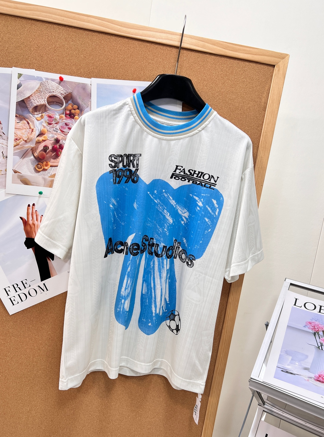 🆕ACNE STUDIO 世界杯限定足球系列1996做旧蝴蝶结印花运动球衣短袖T恤 融合斯德哥尔摩极简美学与复古足球运动