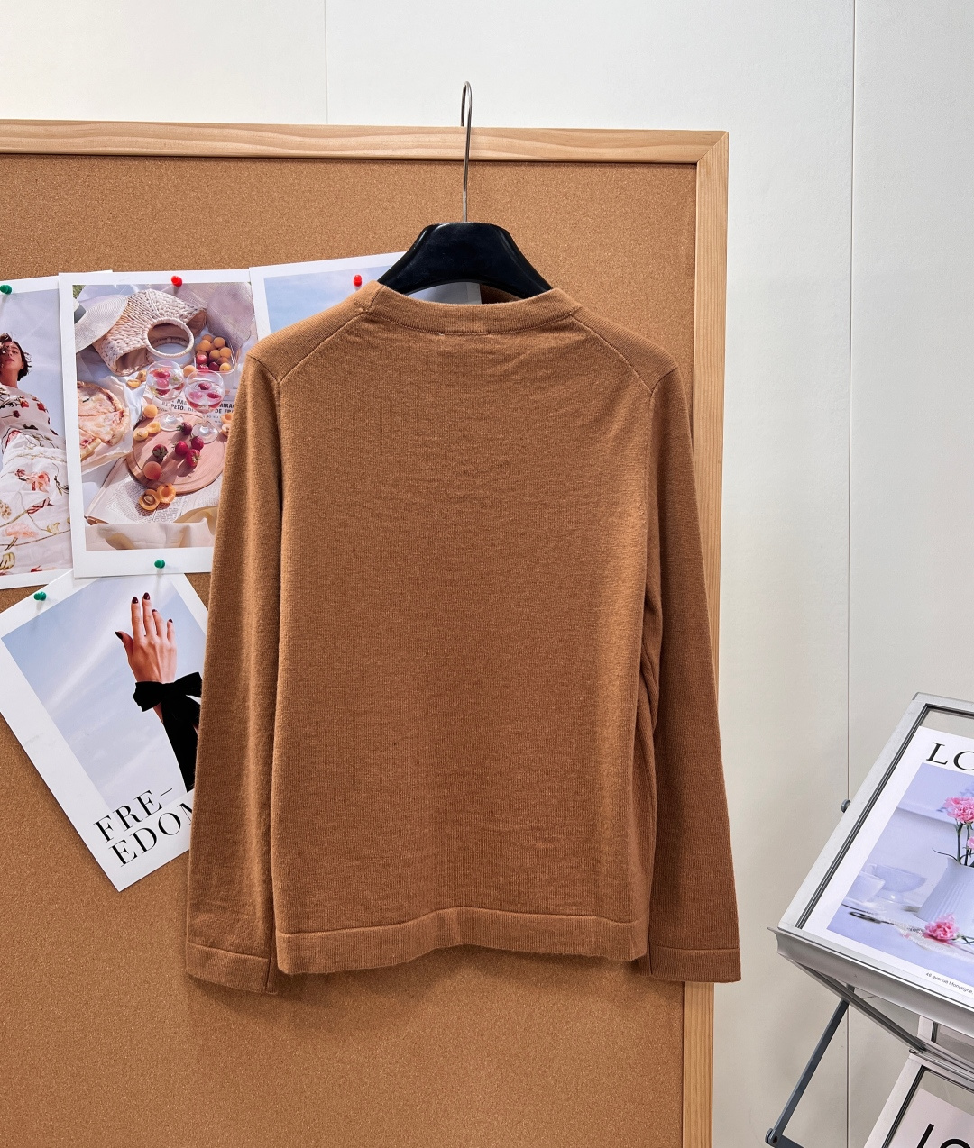 🆕CHANEL小香25A高定手工坊系列针织上衣，焦糖飞鸟钉珠羊绒针织太有艺术感🤎重工立体刺绣工艺，专柜级手工缝制，自带复