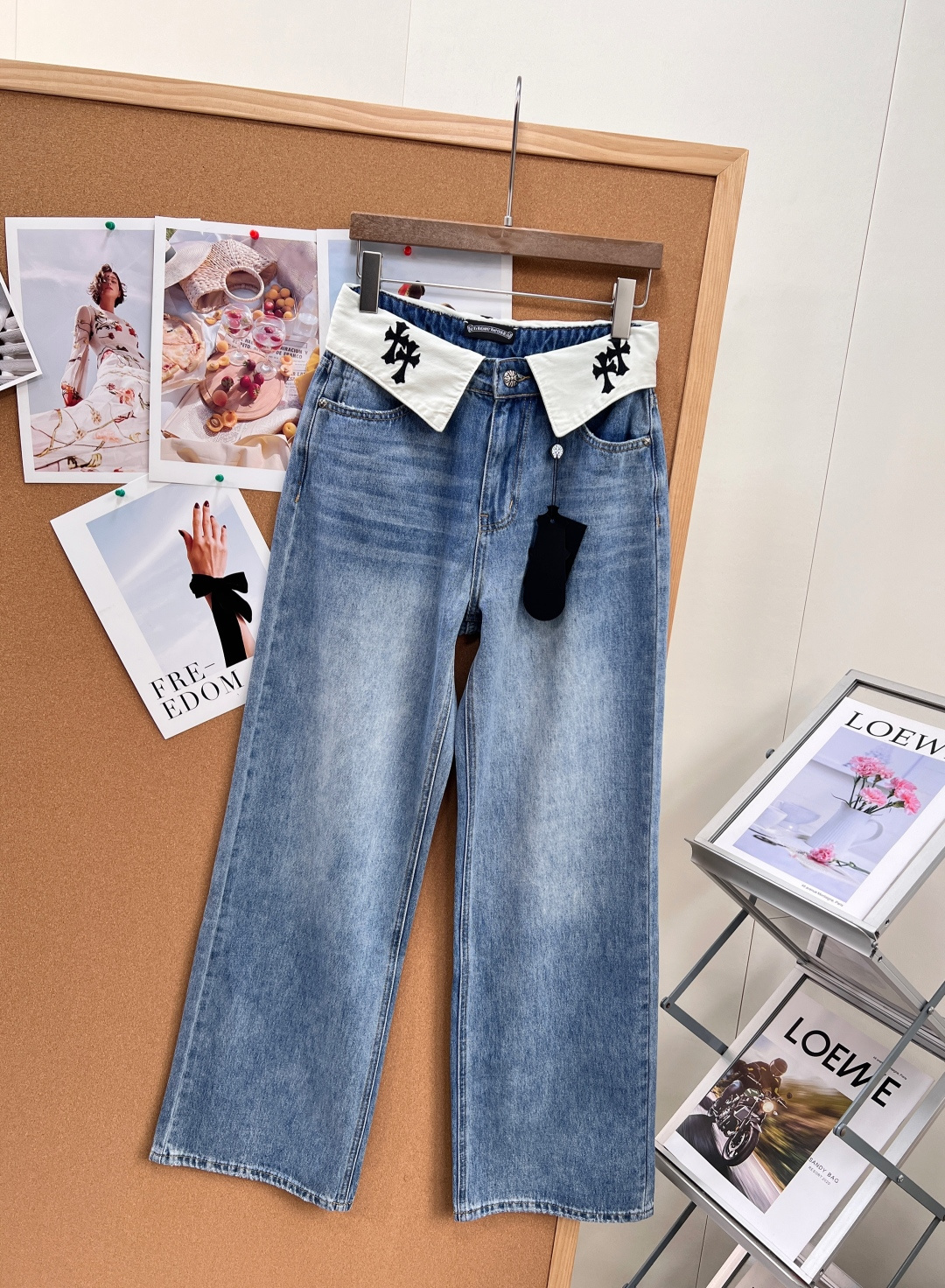 🆕-Chrome hearts克罗心十字架翻边直筒牛仔👖撞色翻折腰头自带辨识度，甜酷暗黑调性拉满，街头出片巨吸睛！ 独特