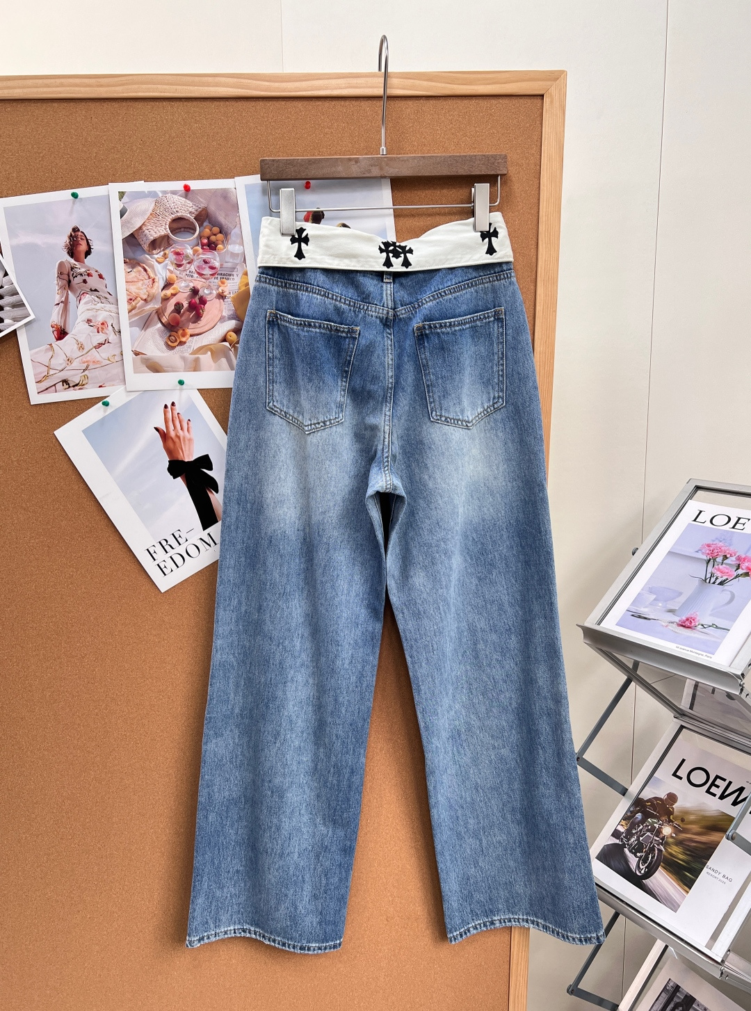 🆕-Chrome hearts克罗心十字架翻边直筒牛仔👖撞色翻折腰头自带辨识度，甜酷暗黑调性拉满，街头出片巨吸睛！ 独特