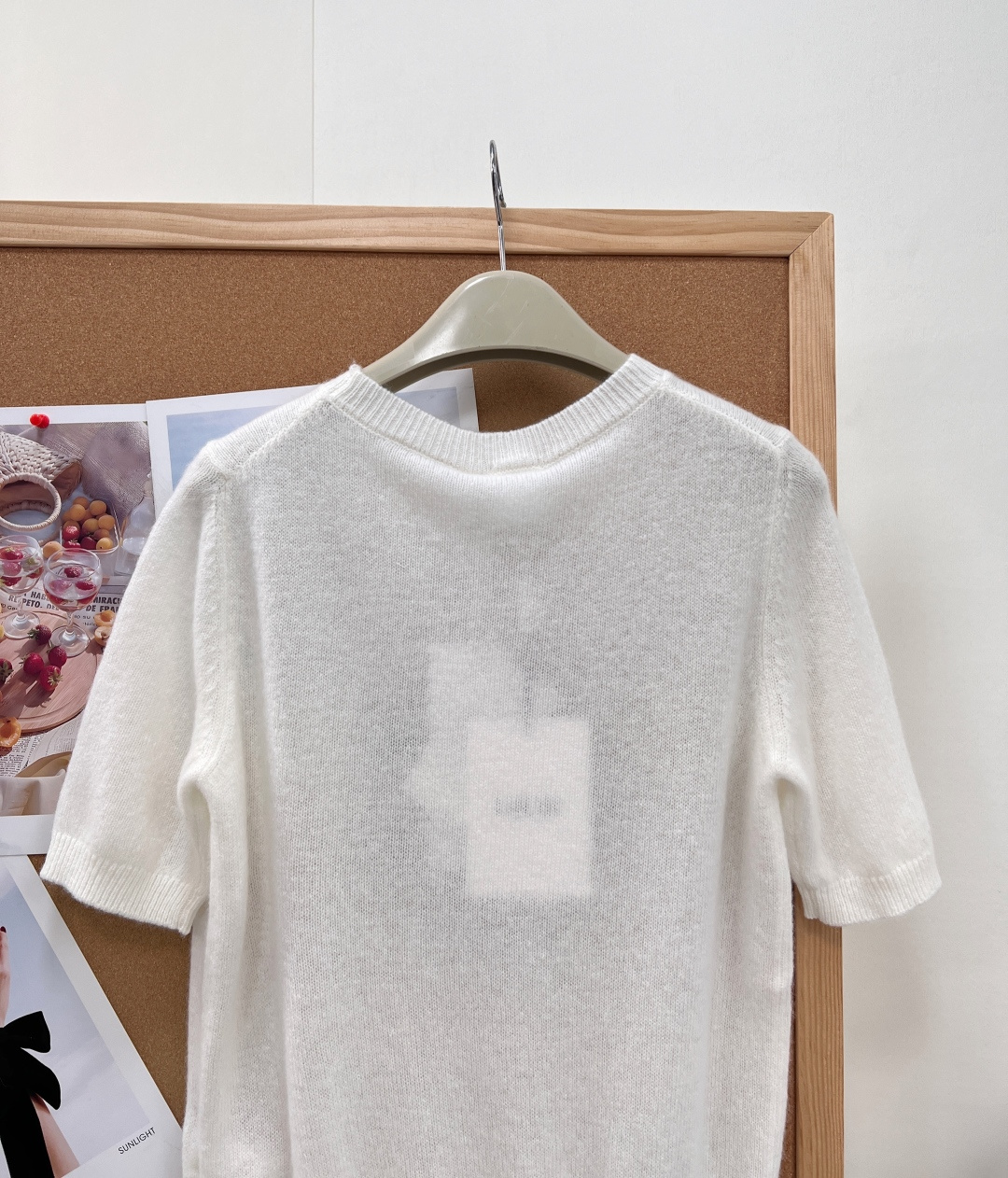 🆕DIOR新款花环蜂鸟刺绣羊绒短袖，26春夏温柔氛围感天花板，奶白羊绒基底搭配重工彩色花鸟刺绣，自带浪漫法式田园气息，温