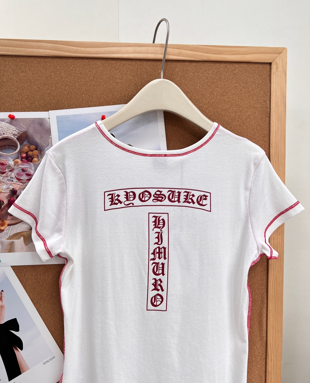 🆕Chrome Hearts新款vintage复古感拉满，克罗心红撞线十字架修身白T🤍❤️ 温柔甜酷平衡款！纯白底色搭配