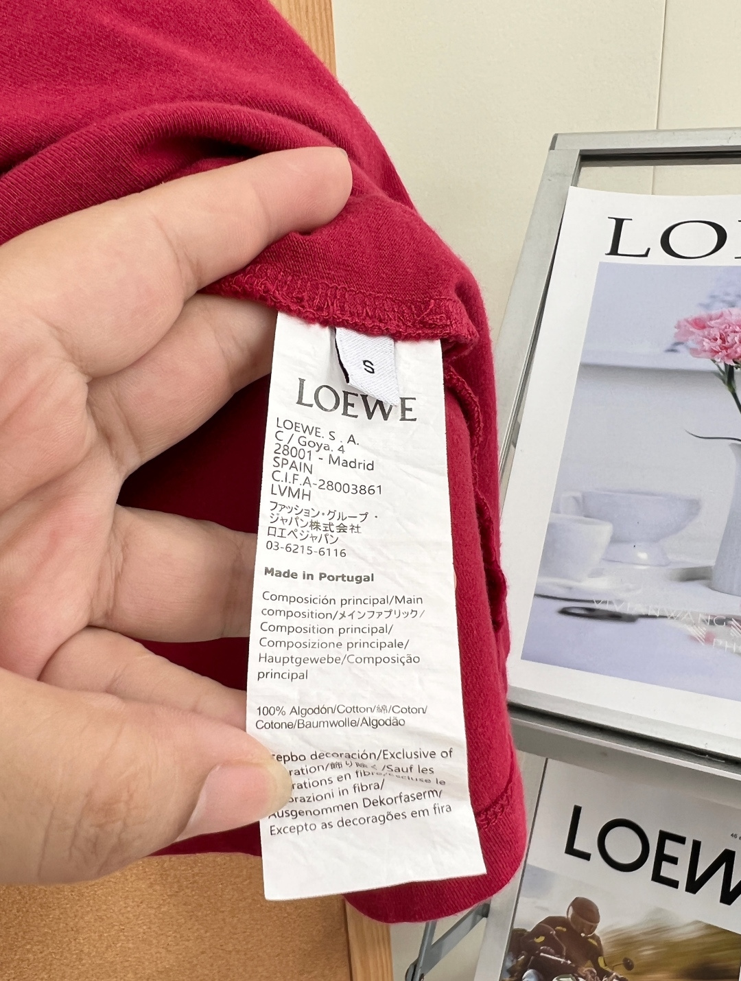 🆕LOEWE水洗做旧极简刺绣Anagram短袖✨自带复古滤镜的松弛感基础T恤，水洗石磨做旧工艺弱化色彩饱和度，树莓红/奶
