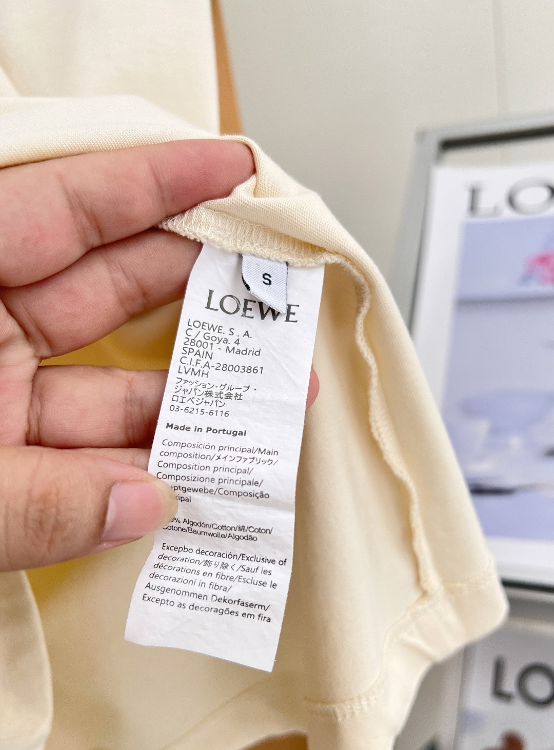 🆕LOEWE水洗做旧极简刺绣Anagram短袖✨自带复古滤镜的松弛感基础T恤，水洗石磨做旧工艺弱化色彩饱和度，树莓红/奶