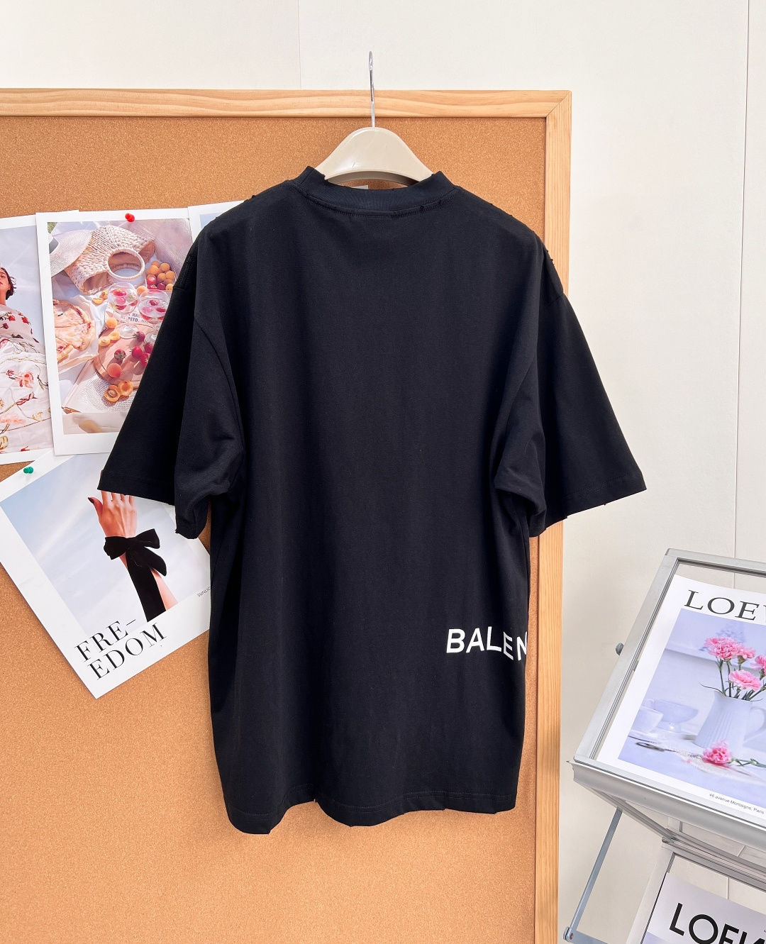 🆕BALENCIAGA巴黎世家新品溶解简约印花短袖T恤 男女同款，高街腔调的大廓形剪裁，上身便是oversize效果 B