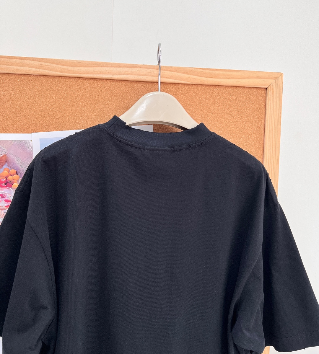 🆕BALENCIAGA巴黎世家新品溶解简约印花短袖T恤 男女同款，高街腔调的大廓形剪裁，上身便是oversize效果 B