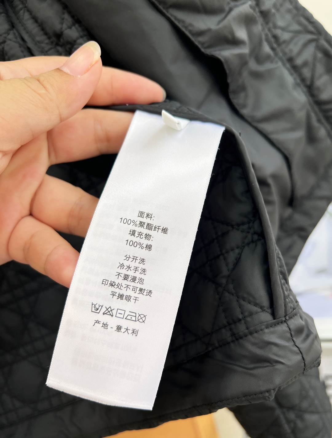 🆕Dior新款戴妃藤格纹衍缝连帽棉服🤍🖤26早秋全新力作，经典戴妃包同款藤格纹满幅衍缝，辨识度拉满，简约版型藏不住高级质