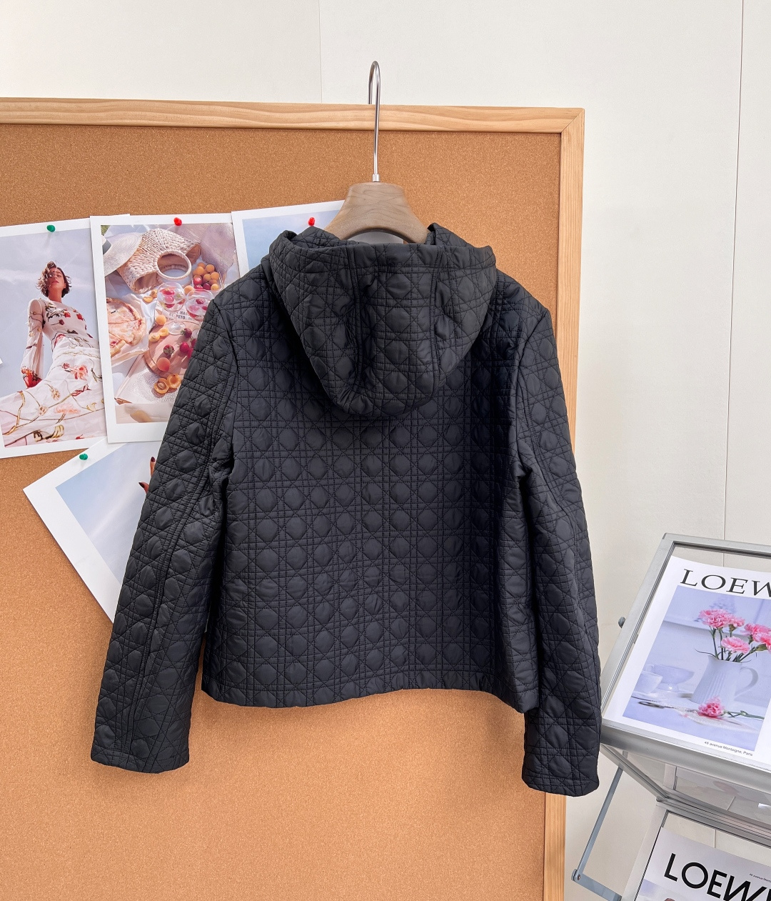 🆕Dior新款戴妃藤格纹衍缝连帽棉服🤍🖤26早秋全新力作，经典戴妃包同款藤格纹满幅衍缝，辨识度拉满，简约版型藏不住高级质