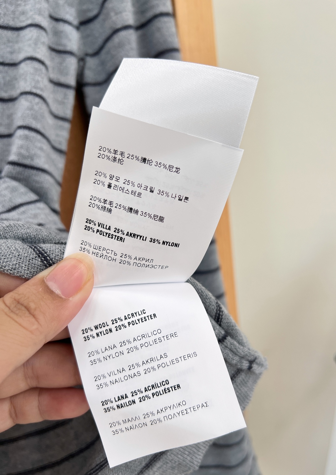 🆕Miu Miu细条纹刺绣针织长袖🤍26新款基础针织长袖，黑白细条纹/麻灰细条纹双色齐发，温柔减龄的学院风代表，通勤日常