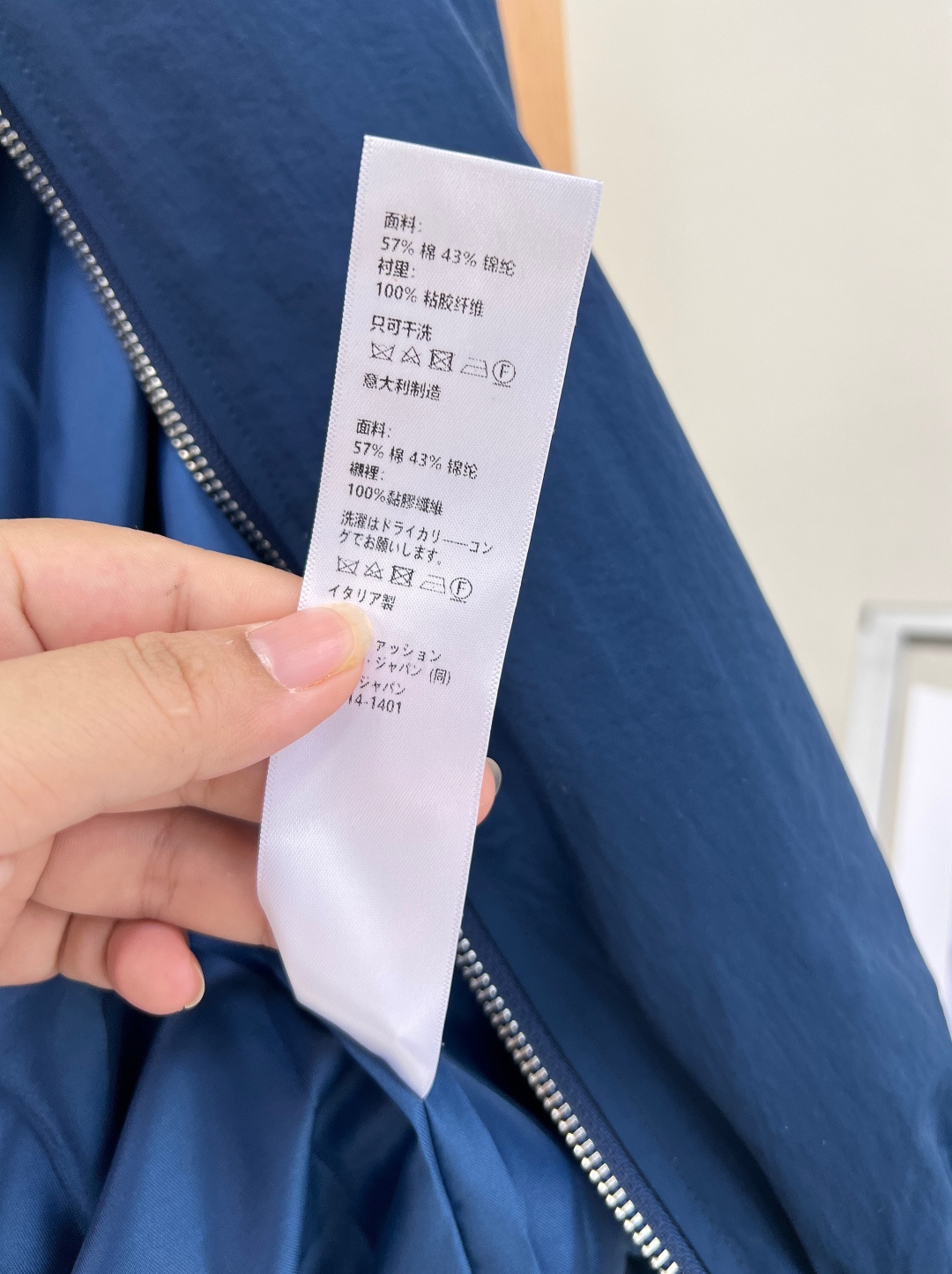 🆕CELINE26早秋短款连帽冲锋夹克🤎💙🖤纯正法式内敛知识分子调性，摒弃夸张大logo，仅胸口小巧凯旋门刺绣低调点缀，