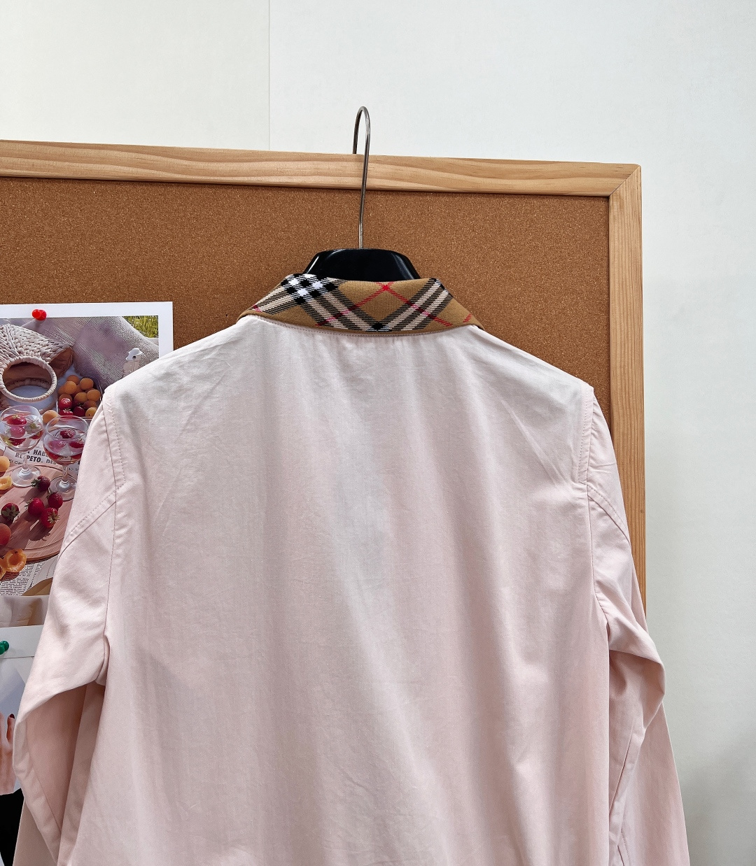🆕Burberry经典哈林顿短款夹克🤍💖永不过时的哈林顿立裁版型，奶油白、柔粉双色温柔上线，标志性Vintage格纹衣领