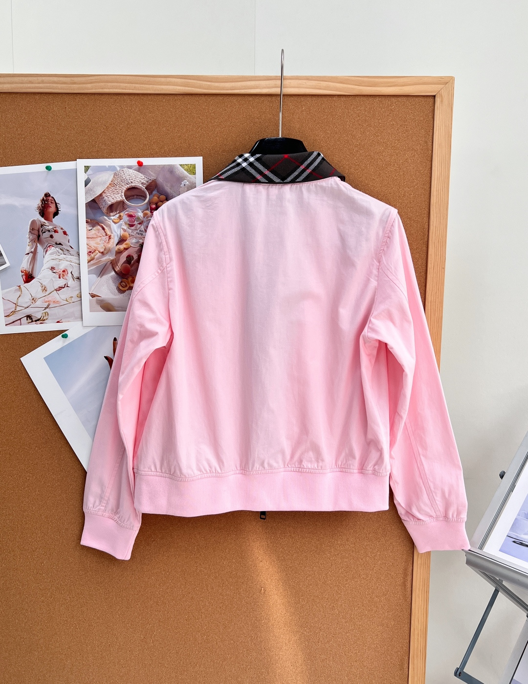 🆕Burberry经典哈林顿短款夹克🤍💖永不过时的哈林顿立裁版型，奶油白、柔粉双色温柔上线，标志性Vintage格纹衣领