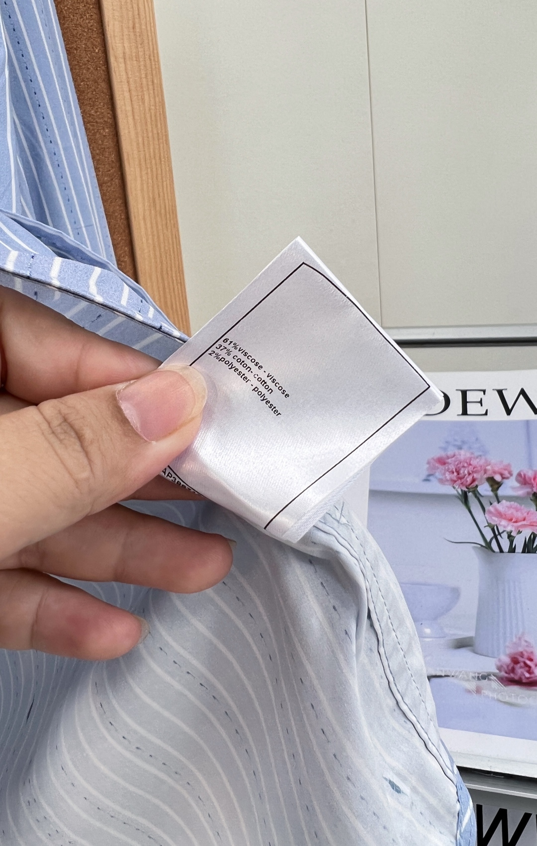 🆕Chanel蓝白竖条纹刺绣衬衫💙26春夏氛围感神款，经典浅蓝竖条纹自带清爽滤镜，把法式慵懒松弛感与低调轻奢完美融合，通
