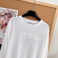 🆕Dior26早秋立体肌理字母长袖🤍🖤经典黑白双色,把法式极简高级感拉满,没有繁杂设计,只靠立体毛絮质感logo打造辨识 🆕Dior26早秋立体肌理字母长袖🤍🖤经典黑白双色,把法式极简高级感拉满,没有繁杂设计,只靠立体毛絮质感logo打造辨识