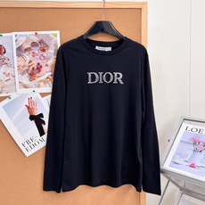 🆕Dior26早秋立体肌理字母长袖🤍🖤经典黑白双色,把法式极简高级感拉满,没有繁杂设计,只靠立体毛絮质感logo打造辨识 🆕Dior26早秋立体肌理字母长袖🤍🖤经典黑白双色,把法式极简高级感拉满,没有繁杂设计,只靠立体毛絮质感logo打造辨识