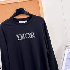 🆕Dior26早秋立体肌理字母长袖🤍🖤经典黑白双色,把法式极简高级感拉满,没有繁杂设计,只靠立体毛絮质感logo打造辨识 🆕Dior26早秋立体肌理字母长袖🤍🖤经典黑白双色,把法式极简高级感拉满,没有繁杂设计,只靠立体毛絮质感logo打造辨识