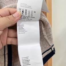 🆕Miu Miu花纱撞色Polo针织马甲🤎早秋叠穿刚需单品,杂花燕麦灰温柔底色+经典黑边撞色,纯正miu系复古学妹气质拉 🆕Miu Miu花纱撞色Polo针织马甲🤎早秋叠穿刚需单品,杂花燕麦灰温柔底色+经典黑边撞色,纯正miu系复古学妹气质拉