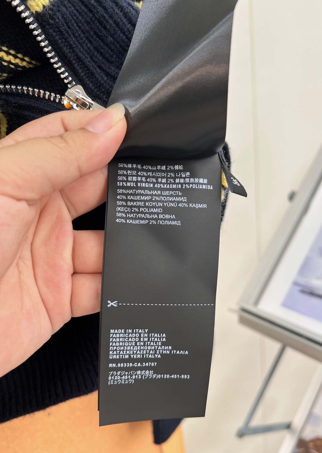🆕miu系学院风封神藏青黄条纹Polo拉链针织外套💛早秋氛围感刚需单品,经典藏青底+浅黄细横条纹,复古感拉满,妥妥富家学 🆕miu系学院风封神藏青黄条纹Polo拉链针织外套💛早秋氛围感刚需单品,经典藏青底+浅黄细横条纹,复古感拉满,妥妥富家学