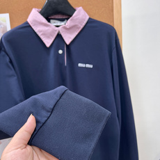 🆕Miu Miu26早秋撞色Polo太绝啦🎀miu系学院风本命长袖POLO!明星sakuya藤永咲哉同款,早秋氛围感入场 🆕Miu Miu26早秋撞色Polo太绝啦🎀miu系学院风本命长袖POLO!明星sakuya藤永咲哉同款,早秋氛围感入场