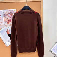 🆕Miu Miu26秋冬菱格Polo针织开衫🍂纯正miu系学院风单品重磅上新!红棕撞色菱格自带浓郁秋日氛围,复古千金学妹 🆕Miu Miu26秋冬菱格Polo针织开衫🍂纯正miu系学院风单品重磅上新!红棕撞色菱格自带浓郁秋日氛围,复古千金学妹