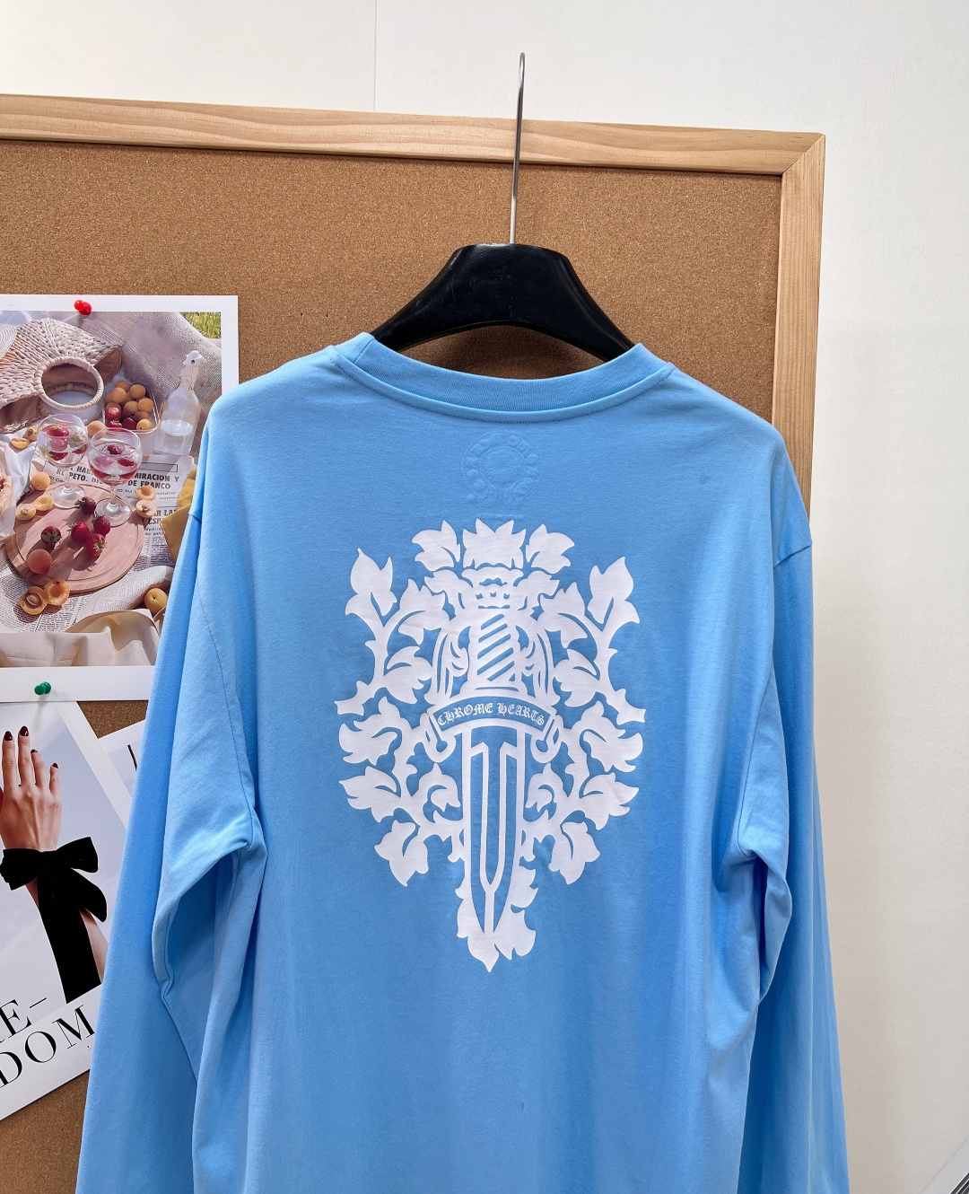 🆕Chrome Hearts 2026秋季迈阿密限定天蓝长袖,夏日限定奶fufu天蓝色长袖,清冷治愈色调巨显白,忧郁又神 🆕Chrome Hearts 2026秋季迈阿密限定天蓝长袖,夏日限定奶fufu天蓝色长袖,清冷治愈色调巨显白,忧郁又神