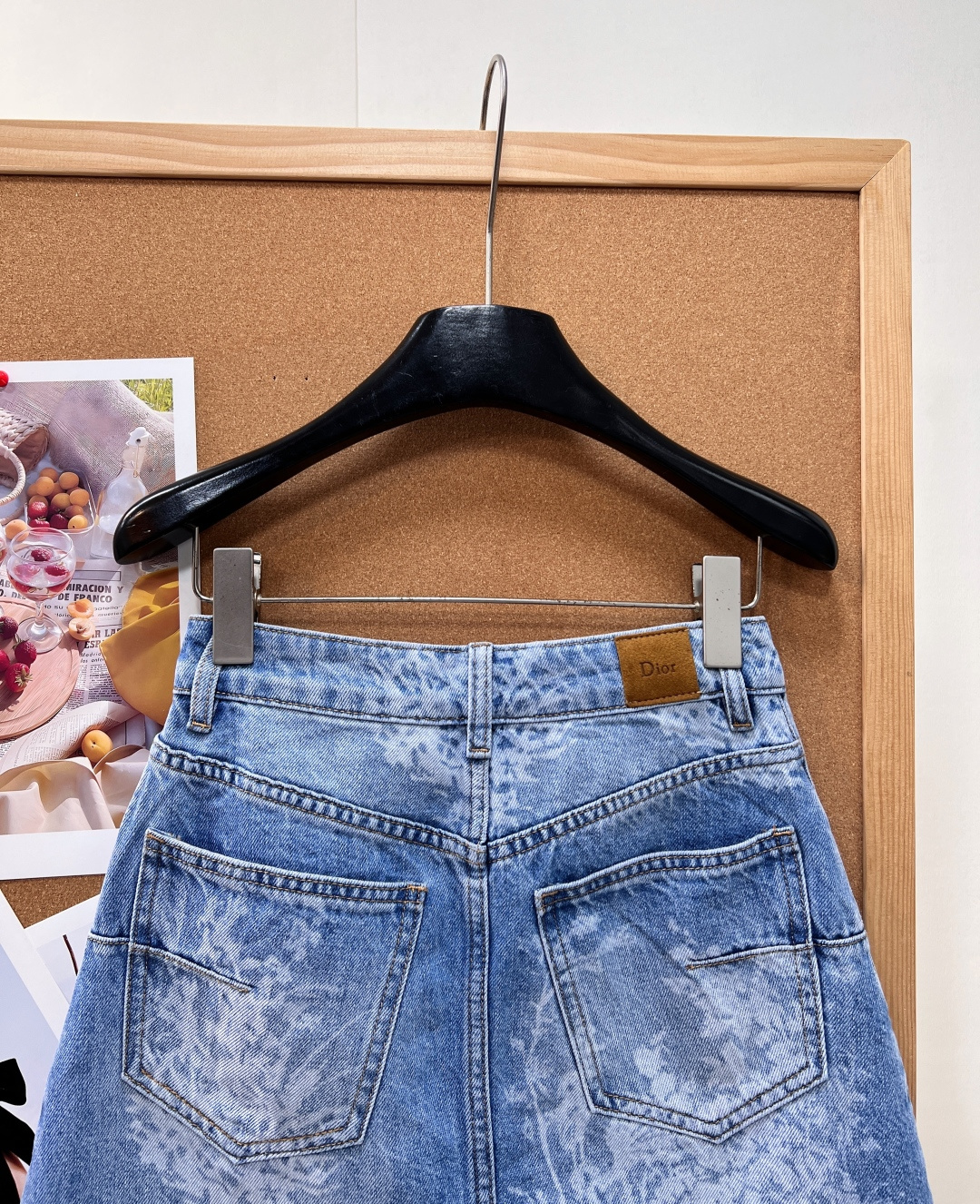 🆕Dior落花印花牛仔半裙💙26春夏DIOR限定飘落花瓣牛仔短裙太戳少女心!水洗浅蓝牛仔基底晕染淡白色花卉印花,如同花瓣 🆕Dior落花印花牛仔半裙💙26春夏DIOR限定飘落花瓣牛仔短裙太戳少女心!水洗浅蓝牛仔基底晕染淡白色花卉印花,如同花瓣