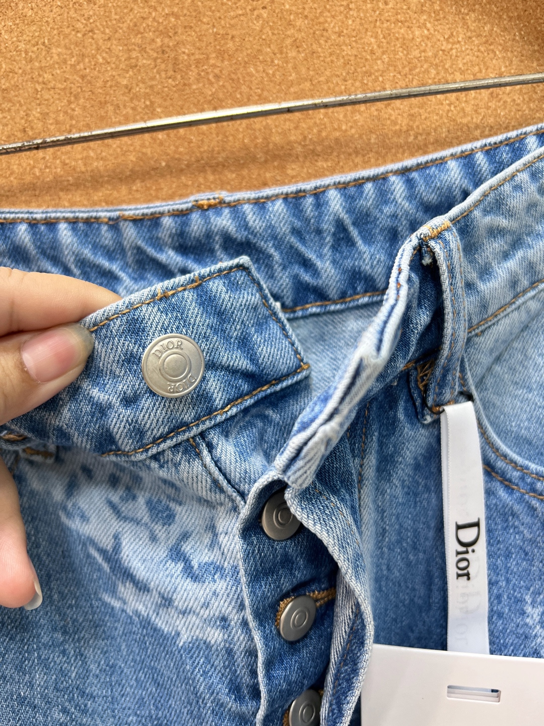 🆕Dior落花印花牛仔半裙💙26春夏DIOR限定飘落花瓣牛仔短裙太戳少女心!水洗浅蓝牛仔基底晕染淡白色花卉印花,如同花瓣 🆕Dior落花印花牛仔半裙💙26春夏DIOR限定飘落花瓣牛仔短裙太戳少女心!水洗浅蓝牛仔基底晕染淡白色花卉印花,如同花瓣