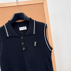 🆕YSL新款胸针撞色Polo针织背心,自带高级清冷感的无袖针织马甲,黑白经典双色闭眼入,通勤休闲万能内搭! 通体竖坑条透 🆕YSL新款胸针撞色Polo针织背心,自带高级清冷感的无袖针织马甲,黑白经典双色闭眼入,通勤休闲万能内搭! 通体竖坑条透