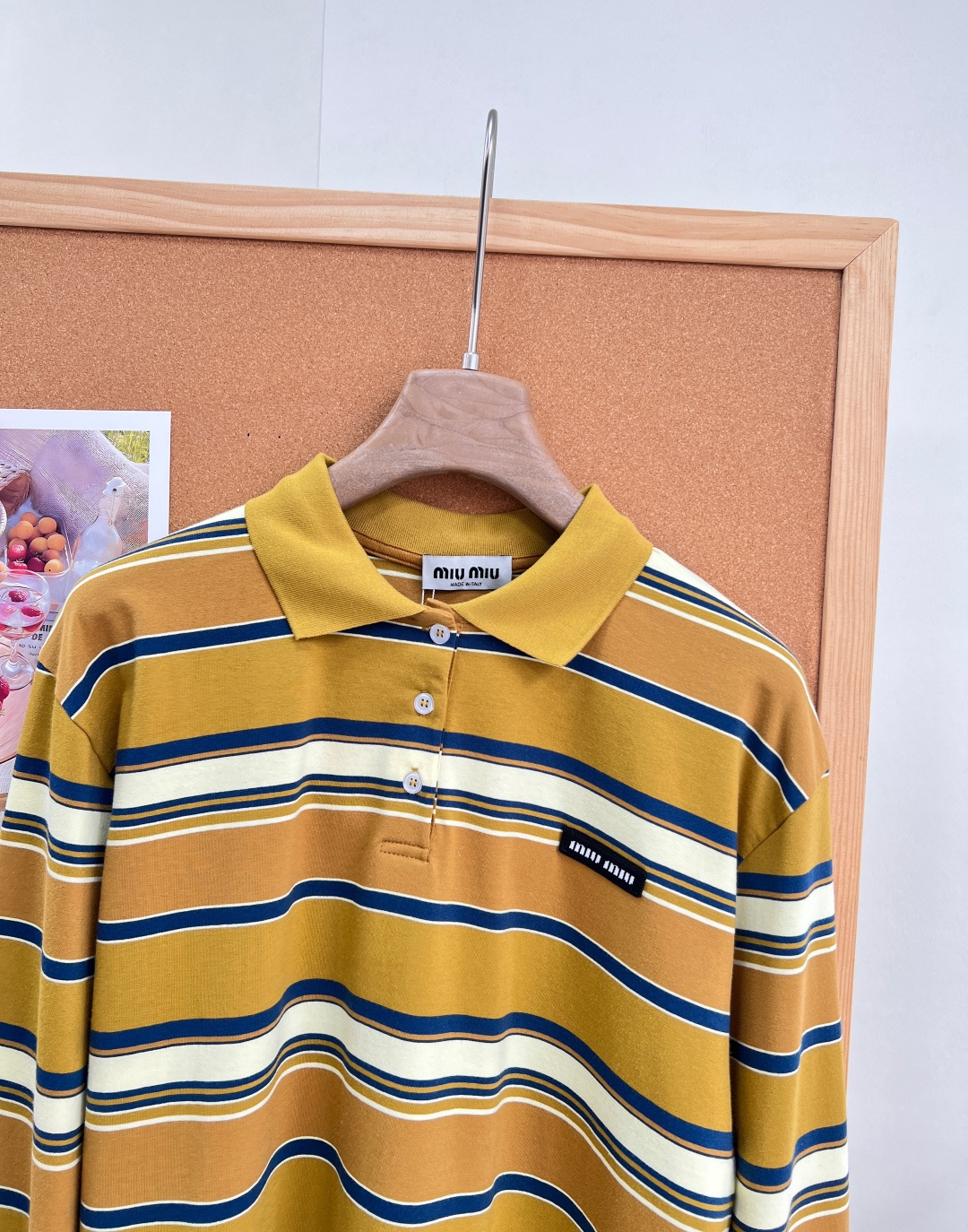 🆕 MIU MIU 撞色条纹字母徽标POLO领长袖 火得一塌糊涂的miu polo,怎么都好搭。什么神仙配色啊!复古感十 🆕 MIU MIU 撞色条纹字母徽标POLO领长袖 火得一塌糊涂的miu polo,怎么都好搭。什么神仙配色啊!复古感十