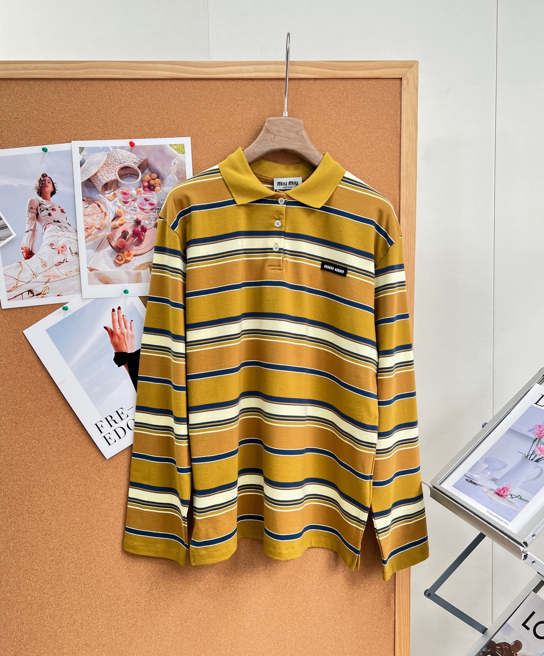 🆕 MIU MIU 撞色条纹字母徽标POLO领长袖 火得一塌糊涂的miu polo,怎么都好搭。什么神仙配色啊!复古感十 🆕 MIU MIU 撞色条纹字母徽标POLO领长袖 火得一塌糊涂的miu polo,怎么都好搭。什么神仙配色啊!复古感十