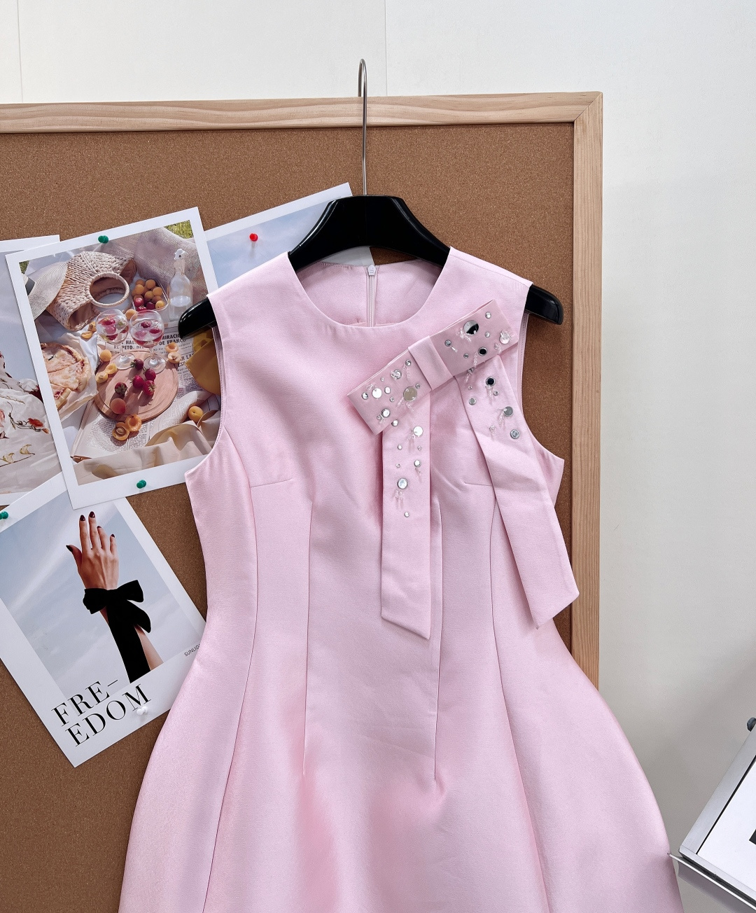 🆕Aivei新款三色缎面钉珠连衣裙，美到失语，本年度少女感天花板无袖短裙上新！粉/浅蓝/黑三色全覆盖，温柔、清透、冷艳风