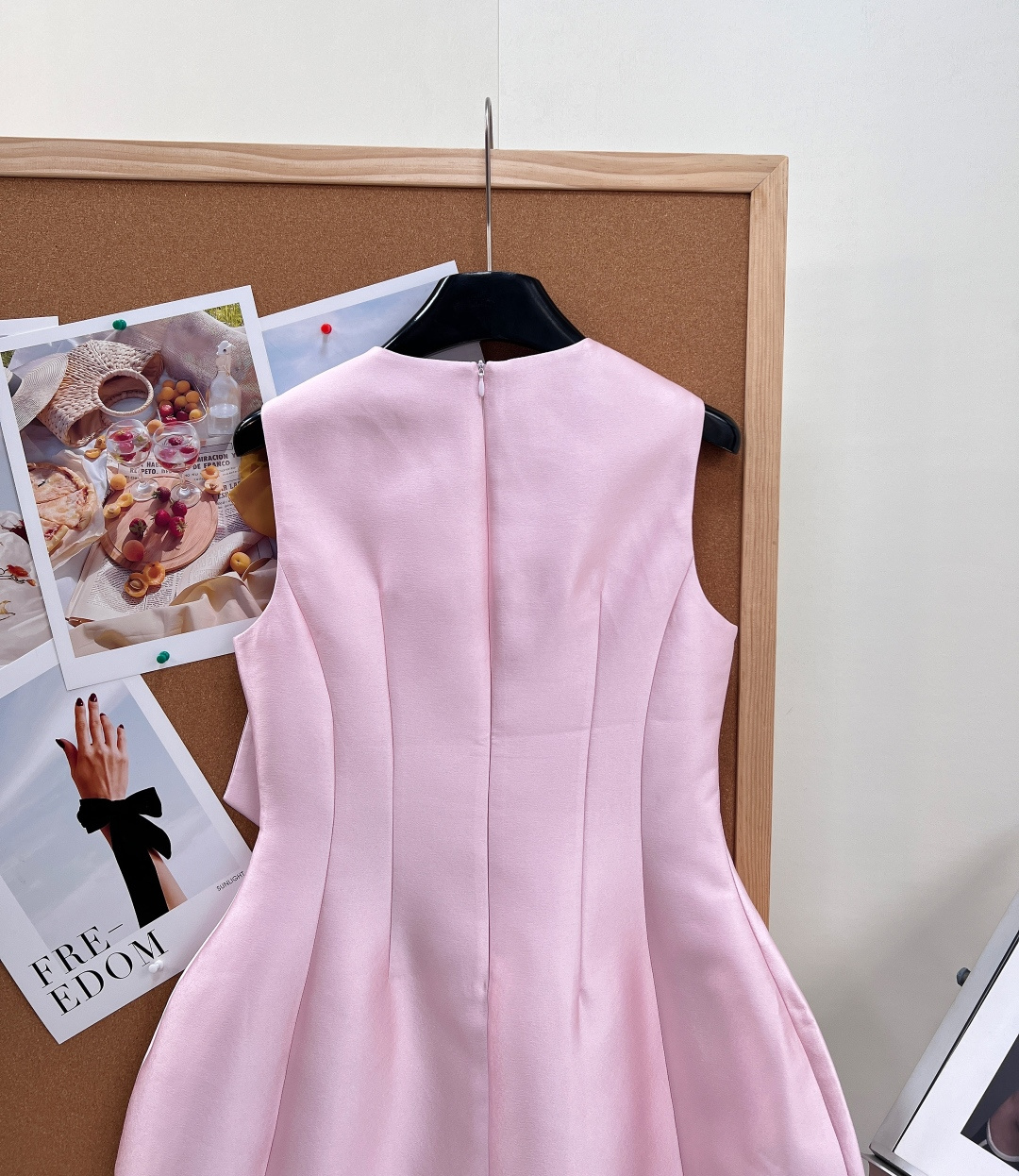 🆕Aivei新款三色缎面钉珠连衣裙，美到失语，本年度少女感天花板无袖短裙上新！粉/浅蓝/黑三色全覆盖，温柔、清透、冷艳风