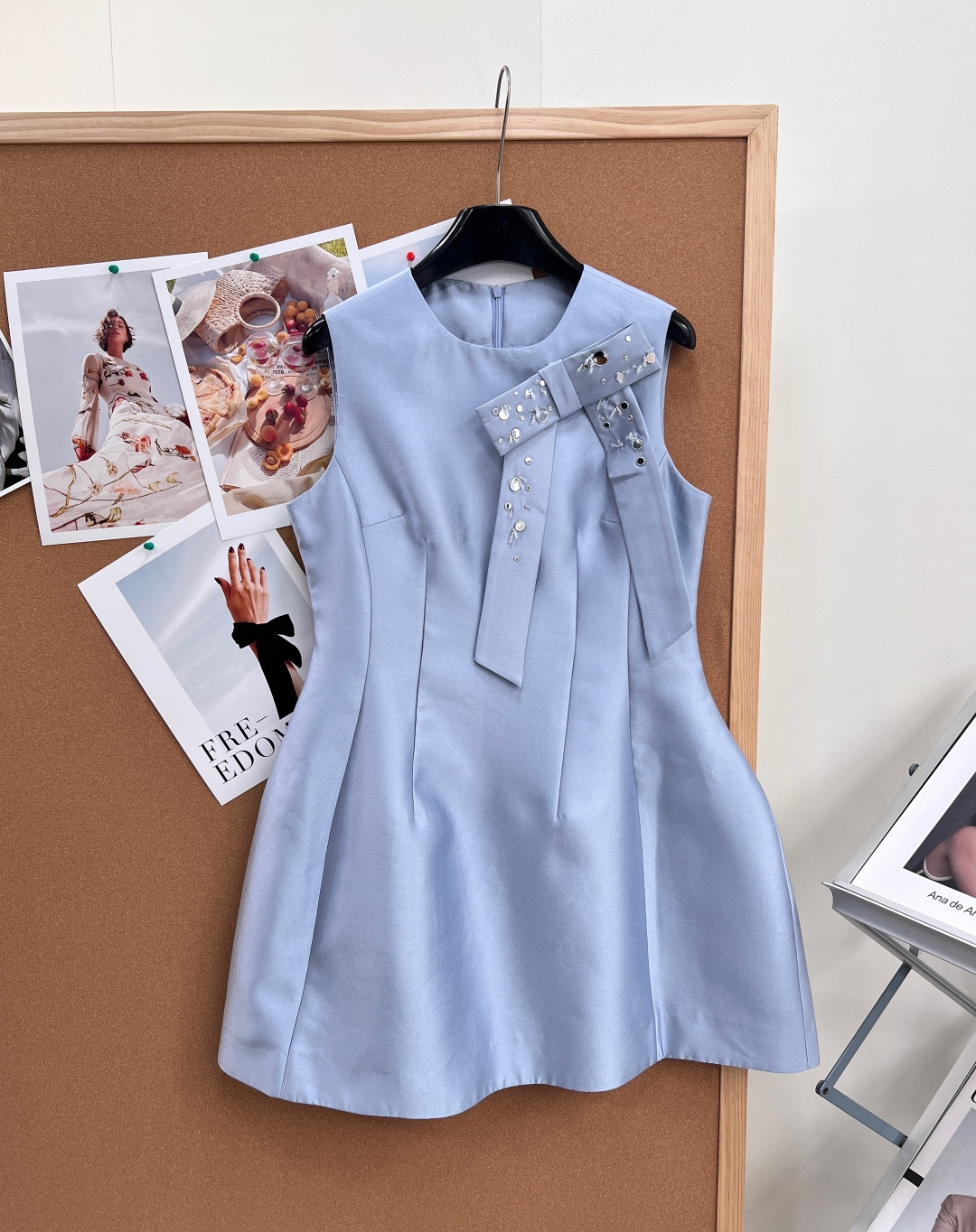 🆕Aivei新款三色缎面钉珠连衣裙,美到失语,本年度少女感天花板无袖短裙上新!粉/浅蓝/黑三色全覆盖,温柔、清透、冷艳风 🆕Aivei新款三色缎面钉珠连衣裙,美到失语,本年度少女感天花板无袖短裙上新!粉/浅蓝/黑三色全覆盖,温柔、清透、冷艳风