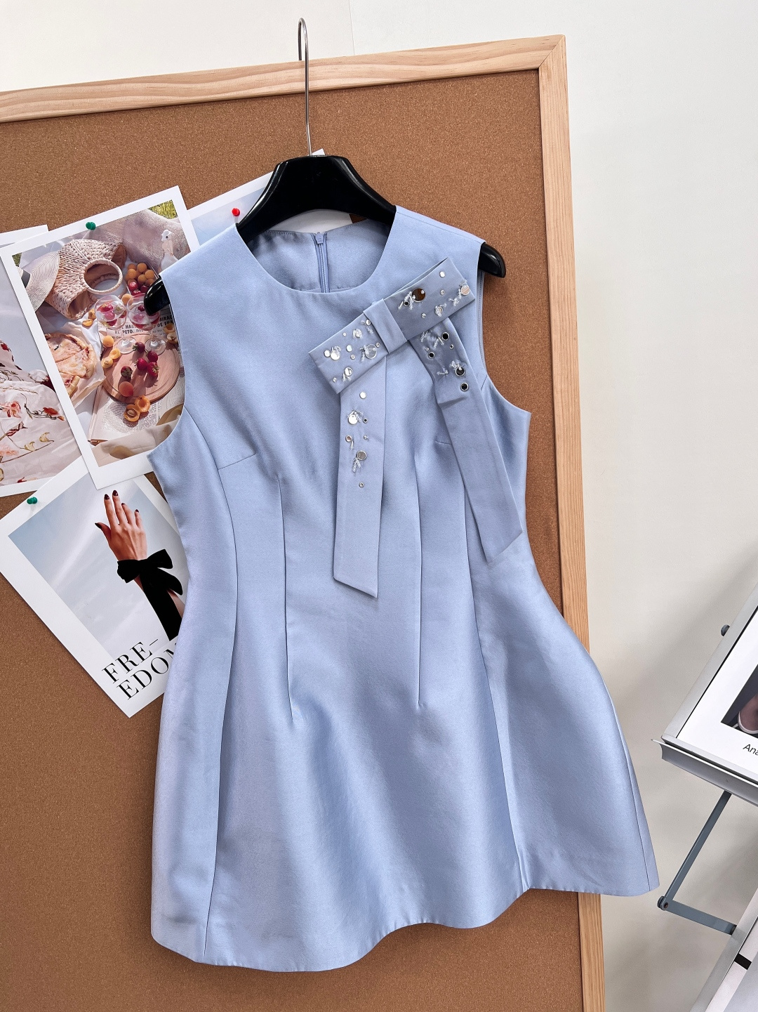 🆕Aivei新款三色缎面钉珠连衣裙,美到失语,本年度少女感天花板无袖短裙上新!粉/浅蓝/黑三色全覆盖,温柔、清透、冷艳风 🆕Aivei新款三色缎面钉珠连衣裙,美到失语,本年度少女感天花板无袖短裙上新!粉/浅蓝/黑三色全覆盖,温柔、清透、冷艳风
