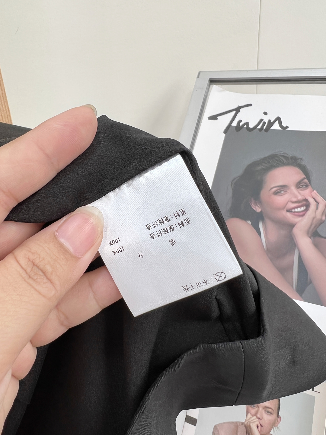 🆕Aivei新款三色缎面钉珠连衣裙,美到失语,本年度少女感天花板无袖短裙上新!粉/浅蓝/黑三色全覆盖,温柔、清透、冷艳风 🆕Aivei新款三色缎面钉珠连衣裙,美到失语,本年度少女感天花板无袖短裙上新!粉/浅蓝/黑三色全覆盖,温柔、清透、冷艳风