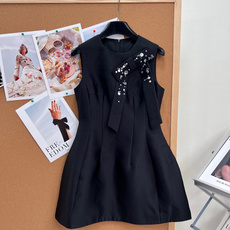 🆕Aivei新款三色缎面钉珠连衣裙,美到失语,本年度少女感天花板无袖短裙上新!粉/浅蓝/黑三色全覆盖,温柔、清透、冷艳风 🆕Aivei新款三色缎面钉珠连衣裙,美到失语,本年度少女感天花板无袖短裙上新!粉/浅蓝/黑三色全覆盖,温柔、清透、冷艳风