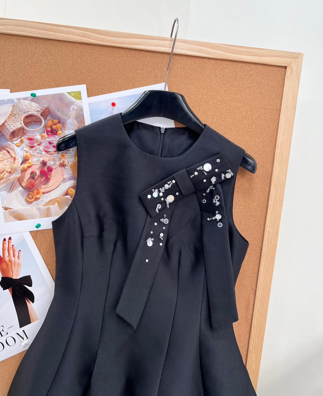 🆕Aivei新款三色缎面钉珠连衣裙,美到失语,本年度少女感天花板无袖短裙上新!粉/浅蓝/黑三色全覆盖,温柔、清透、冷艳风 🆕Aivei新款三色缎面钉珠连衣裙,美到失语,本年度少女感天花板无袖短裙上新!粉/浅蓝/黑三色全覆盖,温柔、清透、冷艳风