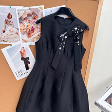 🆕Aivei新款三色缎面钉珠连衣裙,美到失语,本年度少女感天花板无袖短裙上新!粉/浅蓝/黑三色全覆盖,温柔、清透、冷艳风 🆕Aivei新款三色缎面钉珠连衣裙,美到失语,本年度少女感天花板无袖短裙上新!粉/浅蓝/黑三色全覆盖,温柔、清透、冷艳风